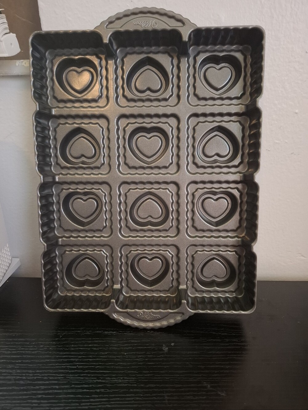 Wilton Black Heart-Pattern 12-Cavity Mini Tart Pan